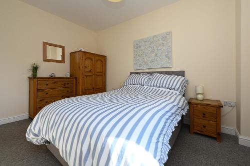 Katil atau katil-katil dalam bilik di Hunstanton Holidays Flat 2 with sea view