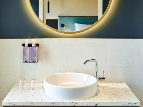 Ένα μπάνιο στο TRIBE Hôtel Le Touquet