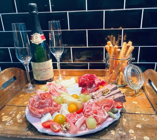 a table with a plate of food and two wine glasses at Chez Sir Guillaume in Gannat