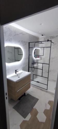 Chic & Cozy - Grand T3 - 95m Clim & Parking