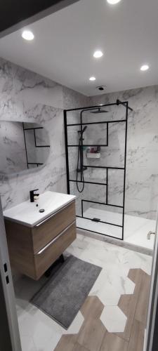 Chic & Cozy - Grand T3 - 95m Clim & Parking
