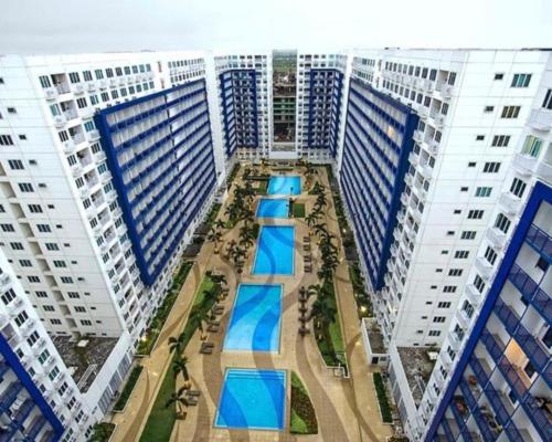 Bazén v ubytování The Luxe Stay at Sea Residences nebo v jeho okolí