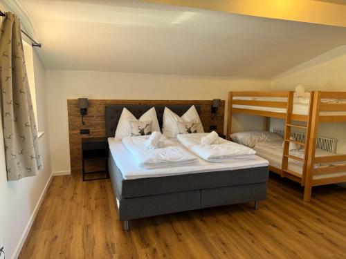a bedroom with a bunk bed and a bunk bed at Haus Elisabeth in Sankt Martin bei Lofer