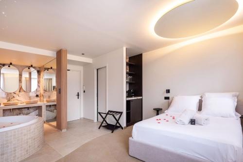 a bedroom with a large bed and a bath tub at Ecrin Romantique, Suite d'exception avec balnéo in Lyon