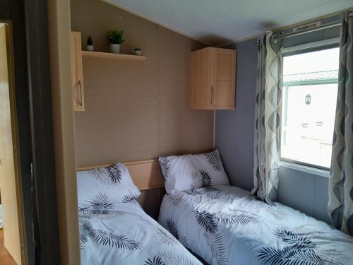 Ένα ή περισσότερα κρεβάτια σε δωμάτιο στο Static caravan - sleeps 8