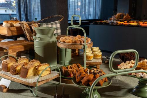 الطعام في الفندق أو بالجوار