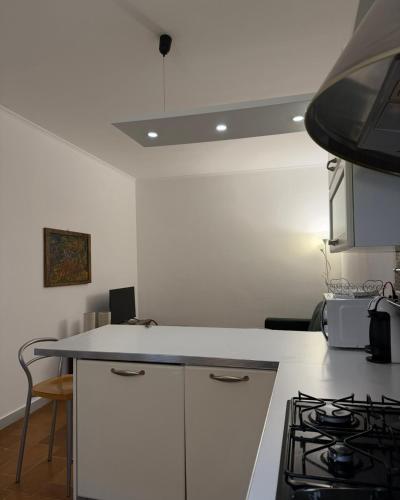 a kitchen with a stove and a white counter top at La petite Crema in Crema