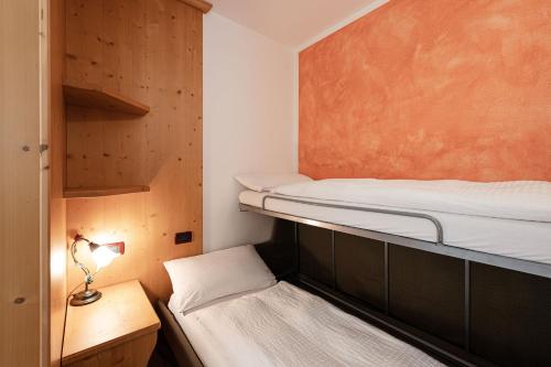 Una cama o camas en una habitación de Hotel Genzianella
