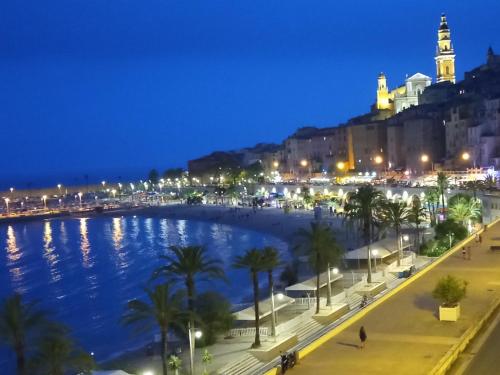 Superbe 2P au 5ème étage avec terrasse face à la mer et parking privé - Menton, Garavan