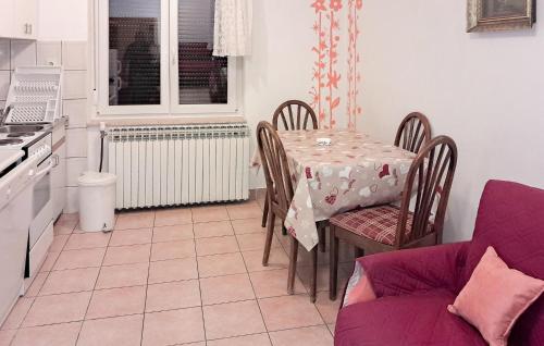 Cozy Apartment In Novi Vinodolski With Wifi - Ckn878