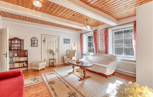 Χώρος καθιστικού στο Amazing Apartment In Galmsbüll