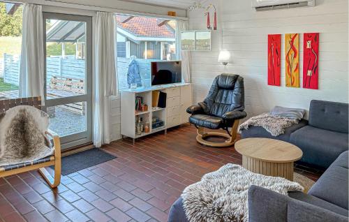 Posezení v ubytování Nice Home In Aabenraa With Swimming Pool