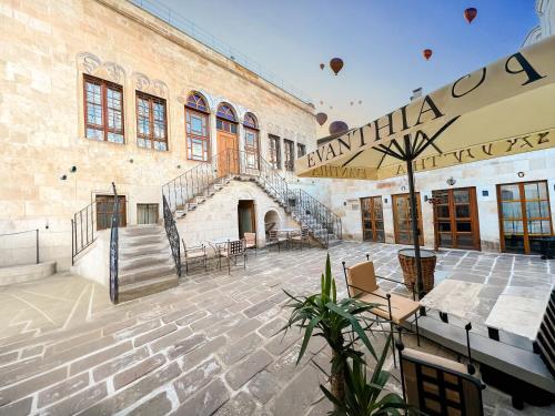 Evanthia Cave Suites