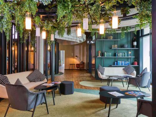 Ein Sitzbereich in der Unterkunft Ibis Styles Singen