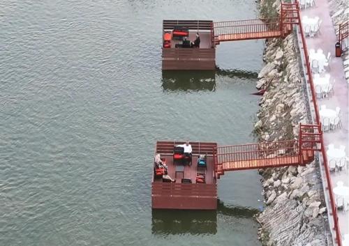 Tầm nhìn suối chảy gần resort