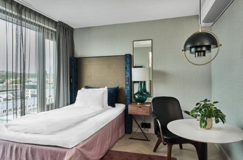 Ένα ή περισσότερα κρεβάτια σε δωμάτιο στο Radisson Blu Caledonien Hotel, Kristiansand