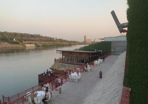 Tầm nhìn suối chảy gần resort