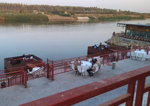 Tầm nhìn suối chảy gần resort