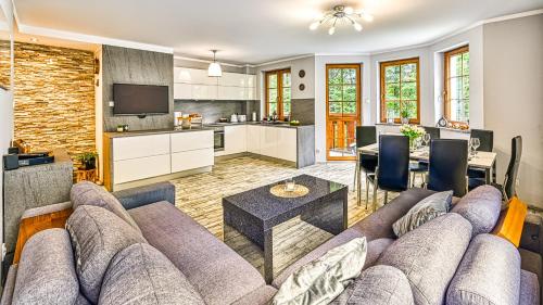 Kuchyň nebo kuchyňský kout v ubytování Leśny Dom, Sun & Snow