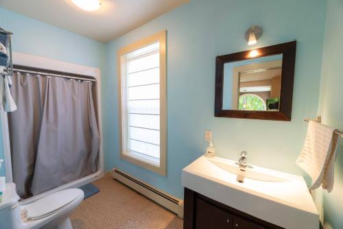 Koupelna v ubytování Stylish 1 bedroom ap in downtown