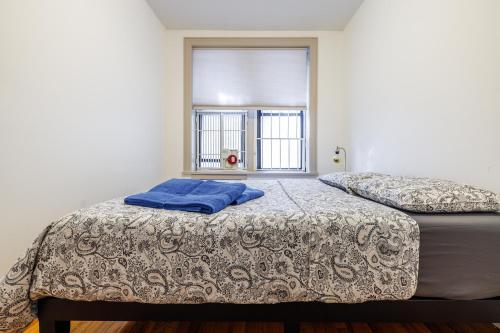 a bedroom with two beds and a window at Inspire the vibrant energy of Columbia University in New York