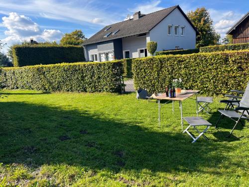 a table and chairs in the yard of a house at FerienLoft Eifeel Good - Natururlaub in Monschau in Monschau
