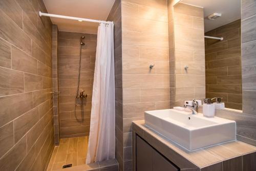 Beachside Bliss Central 1-Bedroom in Glyfada