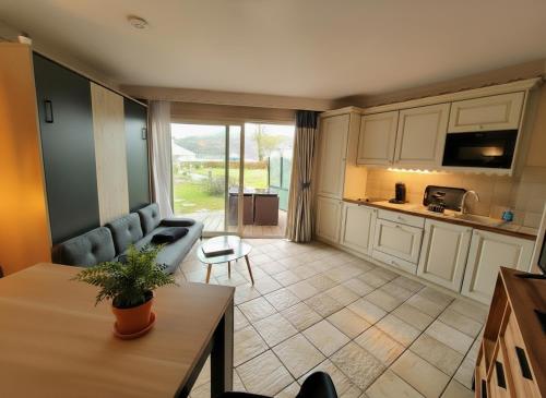 Appartement Cozy en rez de jardin avec Plage et Parking Privés au Bord du Lac d'Annecy