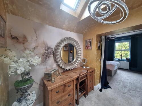 Ένα ή περισσότερα κρεβάτια σε δωμάτιο στο Park House Matlock