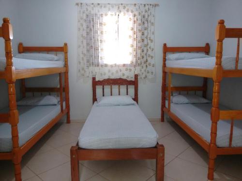 En eller flere senge i et værelse på Recanto Vovô Octávio - Refúgio Encantador em meio a Natureza