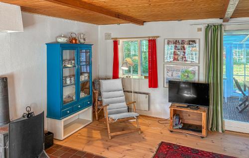TV a/nebo společenská místnost v ubytování 3 Bedroom Stunning Home In Søllested