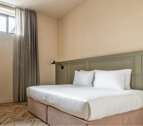 Ένα ή περισσότερα κρεβάτια σε δωμάτιο στο Metzlr House