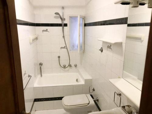 a bathroom with a tub and a toilet and a shower at De Medici Central Rooms in Florence
