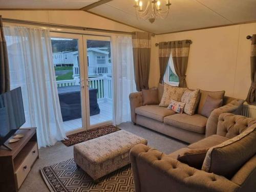 Un televizor și/sau centru de divertisment la Pendine Sands - Holiday Accommodation 13567
