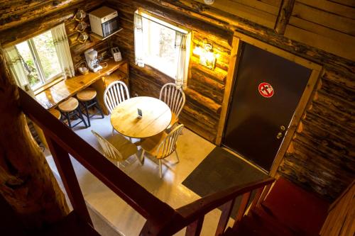 Imagen de la galería de Midnight Sun Log Cabins, en Moose Pass