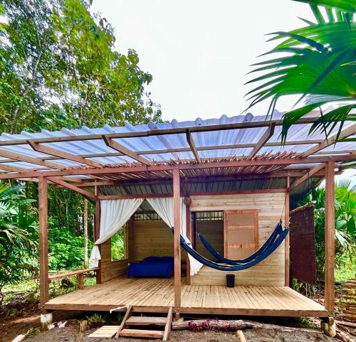 Un jardín fuera de Casa Caimito