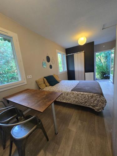 Ένα ή περισσότερα κρεβάτια σε δωμάτιο στο Relais du logis
