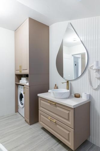 a bathroom with a sink and a mirror at Troia Boutique in Rîmnicu Sărat