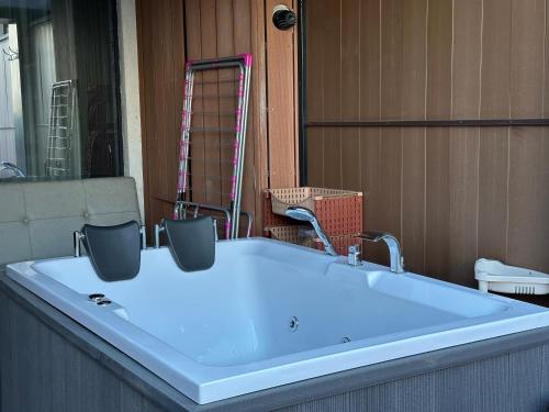 バトゥミにあるBoutique Seaside Livingのギャラリーの写真