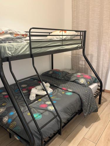 a black bunk bed with a bunk bed on it at Hôtel des Réformés in Marseille