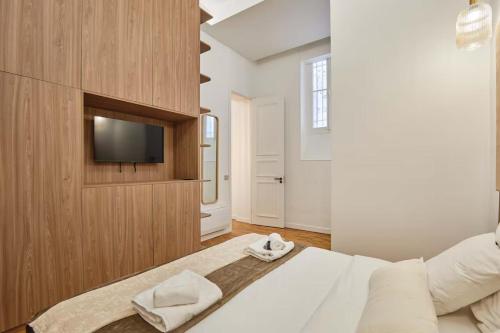 Chic Saint Honoré Luxury Stay with AC