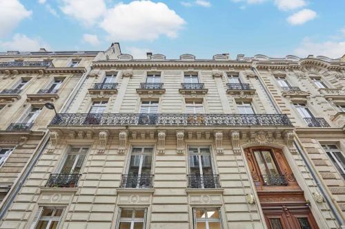 Chic Saint Honoré Luxury Stay with AC
