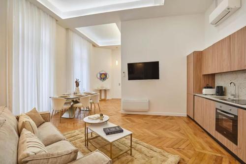 Chic Saint Honoré Luxury Stay with AC