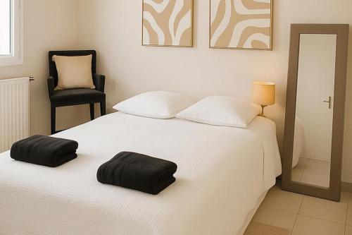 Ένα ή περισσότερα κρεβάτια σε δωμάτιο στο 2-Bed House Sleeps 6 15 mins to Toulouse