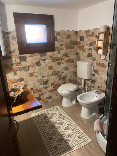 Ένα μπάνιο στο Căsuța Floarea Reginei