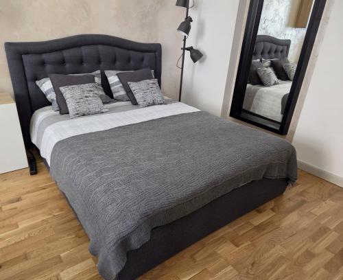 Rúm í herbergi á Dream Apartment Blaumana