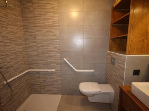 Ένα μπάνιο στο Les Saisies : Appartement neuf, 6 pers, 3*, 2 ch, Animaux admis, Parking - FR-1-293-240