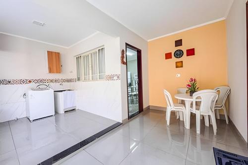 Dapur atau dapur kecil di Casa completa, 3 quartos com ar e 2 vagas