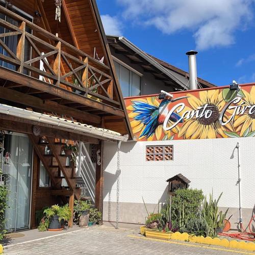 a building with a butterfly painted on the side of it at Canto Gira Sol - Estúdio Borboleta in Penha