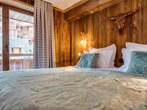 Spacieux 4 pièces avec cheminée, balcon et parking à Val-d'Isère